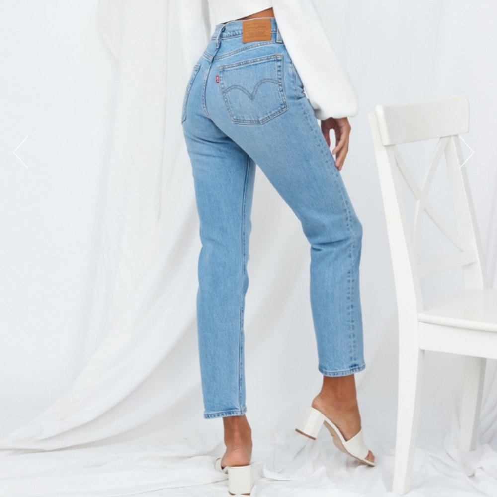 Levi's WEDGIE Premium High Rise Straight Jeans - Picture 3 of 5